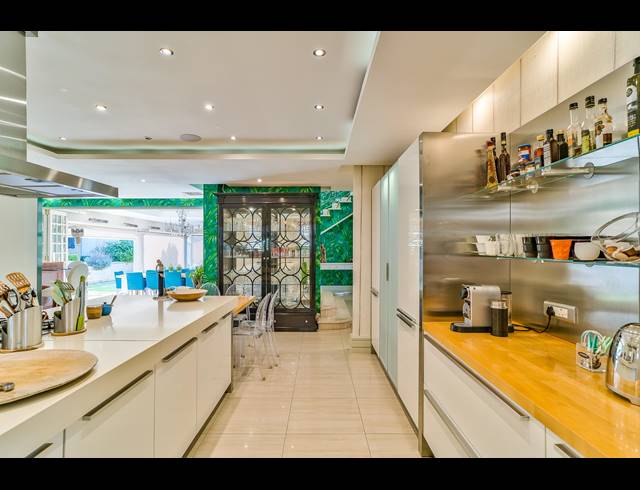 5 BEDROOM HOUSE FOR SALE IN UMHLANGA CENTRAL